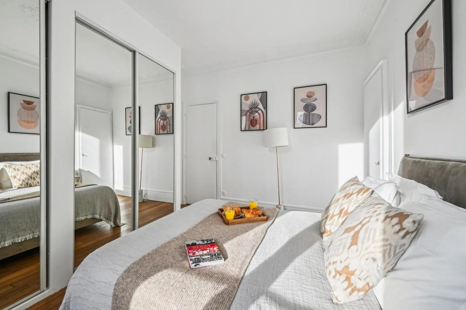 Bnbnook - Lovely 1Br Near Eiffel & Champ De Mars باريس 0*,  فرنسا